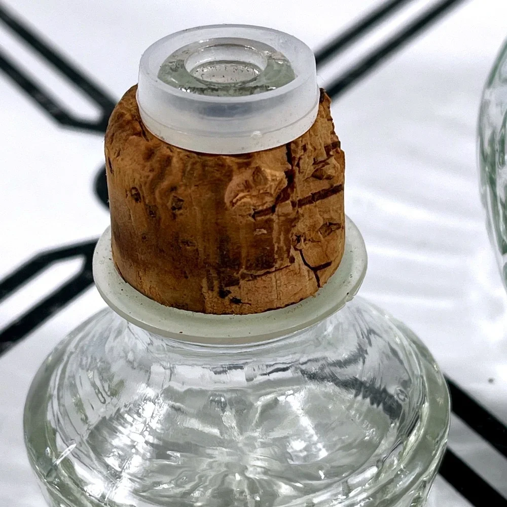 VTG Mogen David Cut Glass‎ Decanter Bottle w Cork Stopper 1980 Barware Genie
